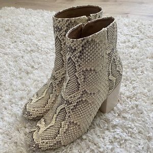 Mercedes Castillo Madox Boot